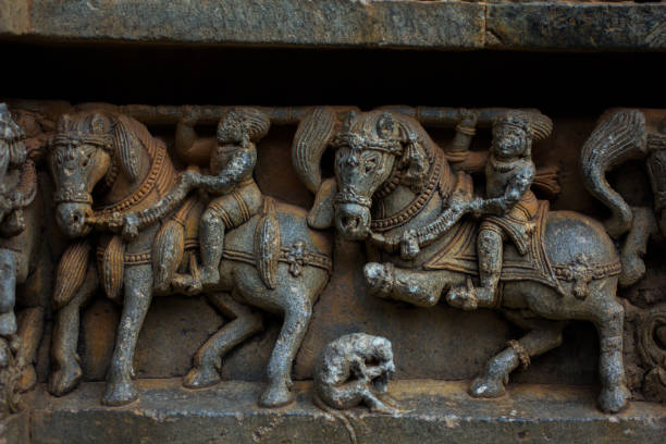 horse sculptures on the wall panel relief and molding frieze in horizontal treatment in chennakesava temple, somanathapura, asia - somnathpur imagens e fotografias de stock