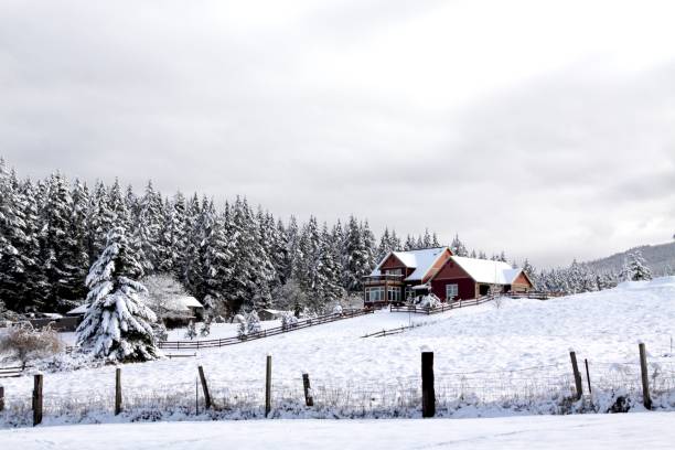 istock Farmhouse On The Hill In Winter 652140756