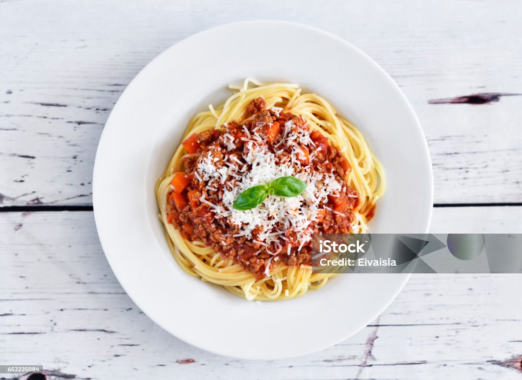 Spaghetti bolognaise sur une plaque blanche - Photo de Pâtes alimentaires libre de droits