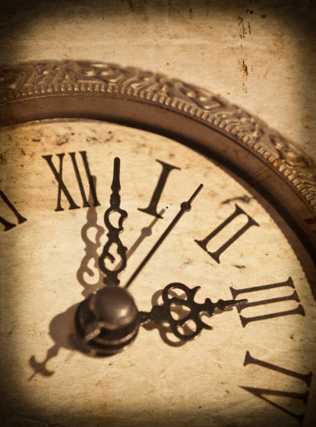 istock Vintage clock on grunge background 652226360