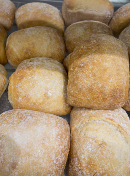 istock Fresh Banked Bread in Supermarket 652255306
