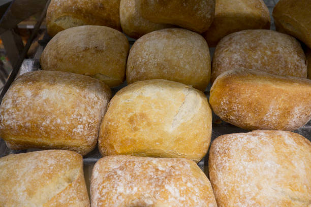 istock Fresh Banked Bread in Supermarket 652266720