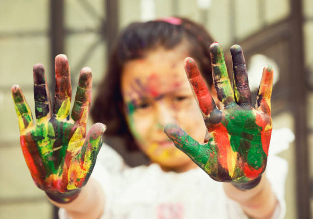 istock Girl showing colorful painted hands 652266886