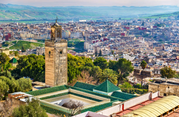 meczet w bab guissa gate w fez, maroko - fez maroko zdjęcia i obrazy z banku zdjęć