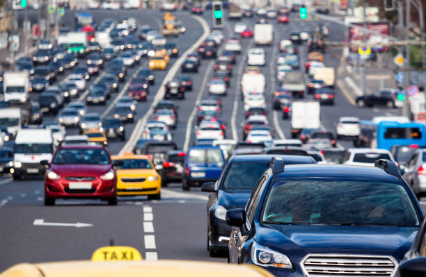 istock Traffic on the city highway 652312348
