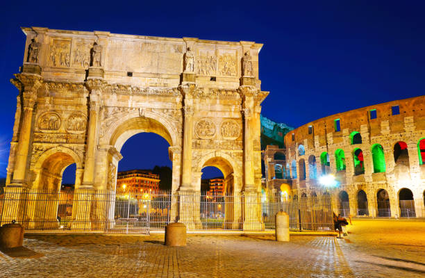 istock Arch of Constantine and Colosseum at night 652317484