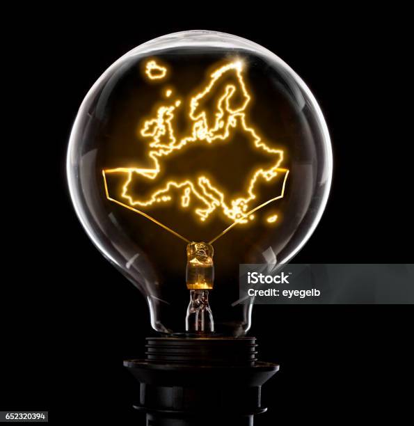 Glühbirne Mit Einem Glühenden Draht In Form Von Europa Stockfoto und mehr Bilder von Karte - Navigationsinstrument