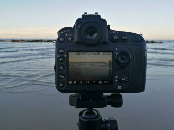 istock Photographer at sunset on the sea 652330894