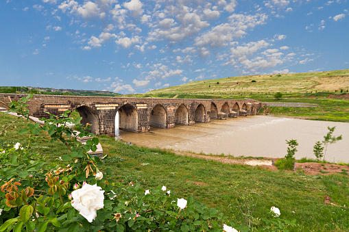 Old bridge on the river Tigris, Diyarbakir, Turkey.