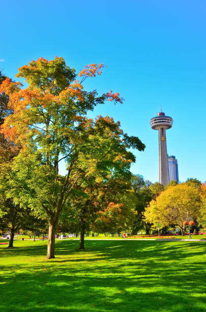 istock Park in autumn in Niagara Falls, Canada 652335402