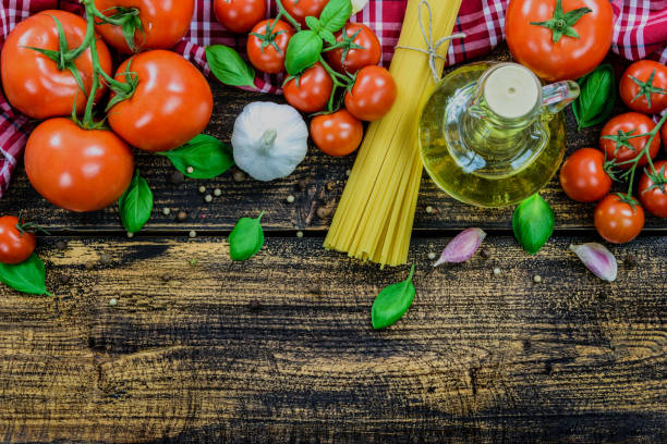 ingredientes de comida italiana - cooking oil olive oil nutritional supplement spoon imagens e fotografias de stock