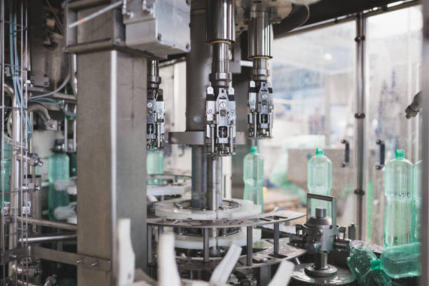 istock Water bottling factory 652357092