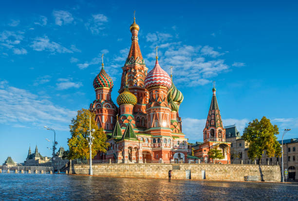 Cathedral and blue sky St. Basil's Cathedral in Moscow's Red Square and the blue sky st basils cathedral stock pictures, royalty-free photos & images