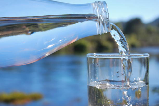 el futuro del agua puro - golden bay fotografías e imágenes de stock