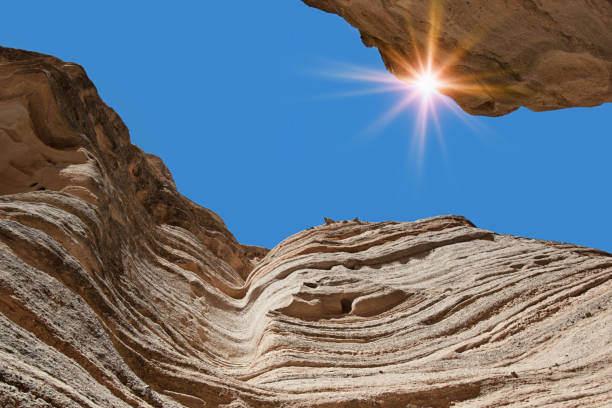 слот каньон трейл в каша-катуве палатки скалы национальный памятник - new mexico landscape arid climate plateau стоковые фото и изображения