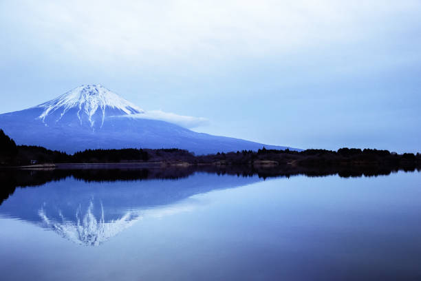 istock Lake of Mt. Fuji 652529290