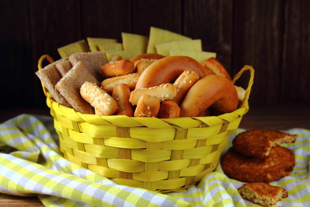 белый хлеб в ассортименте - oat bagel ストックフォトと画像