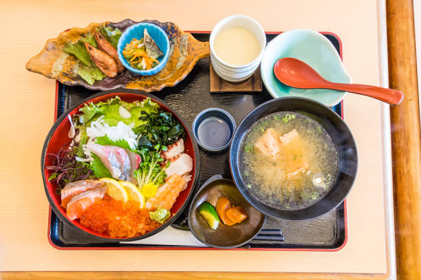 istock Chirashi lunch set - mix sashimi over rice 652723038