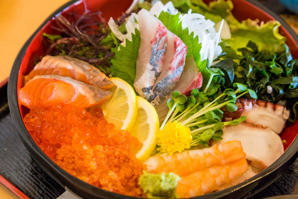 istock Chirashi lunch set - mix sashimi over rice 652725850