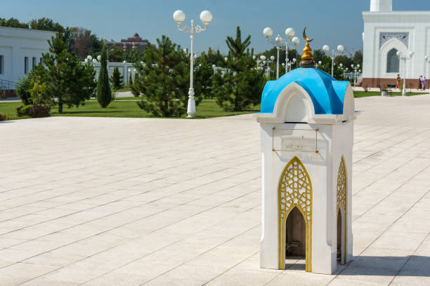 platz für spenden in der moschee minor in taschkent, usbekistan. - 11311 stock-fotos und bilder
