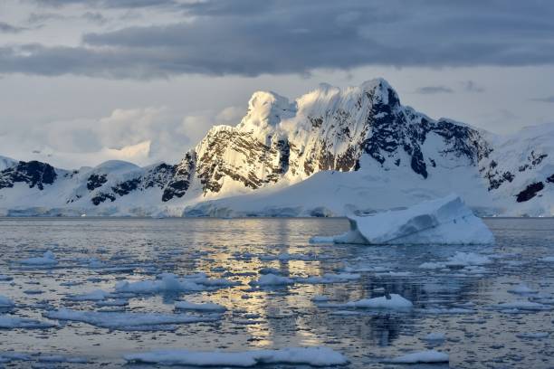 istock Antarctic Glaciers, Icebergs and Mountains 652743798