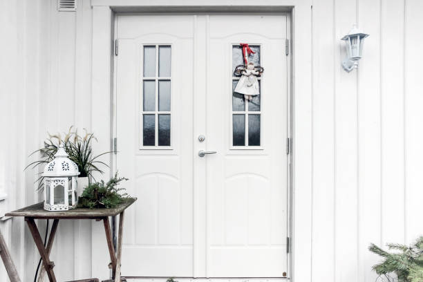 decorations at the entrance of nordic white house - sweden nobody building exterior architectural feature imagens e fotografias de stock