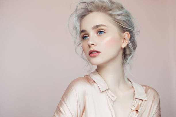 빛망울 (bokeh), 메이크업 및 스타일리쉬 헤어스타일 - beauty fashion model make up blond hair 뉴스 사진 이미지