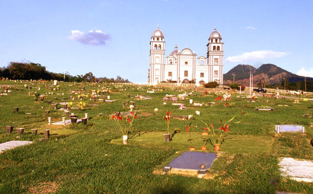 basílica de suyapa or national cathedral of suyapa in tegucigalpa honduras central america - tegucigalpa imagens e fotografias de stock