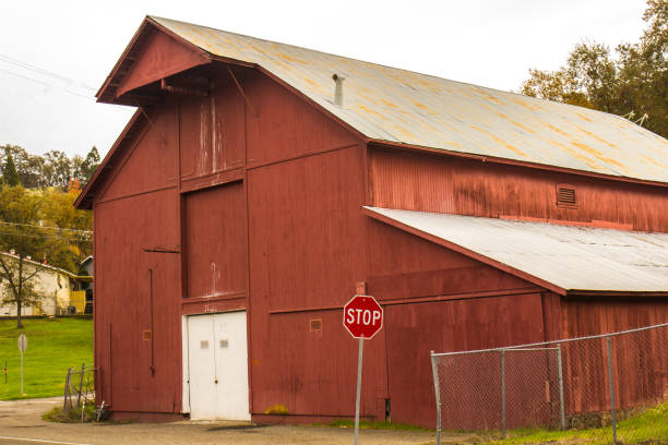 istock Old Red Barn In Town With Tin Roof 652812292