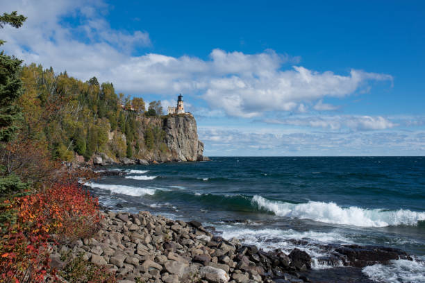 vuurtoren op split rock - split rock lighthouse state park stockfoto's en -beelden