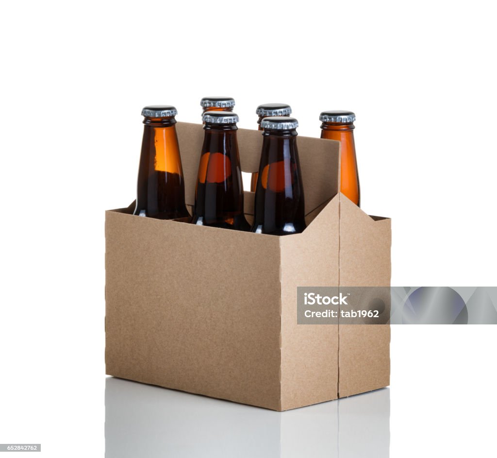 Sixpack Glasflaschenbier in generischem braunen Träger - Lizenzfrei Sechserpack Stock-Foto