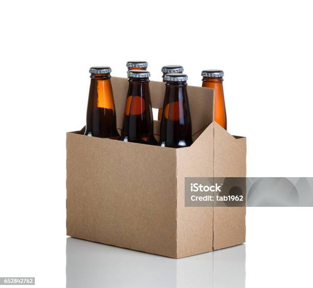 Sixpack Glasflaschenbier In Generischem Braunen Träger Stockfoto und mehr Bilder von Sechserpack