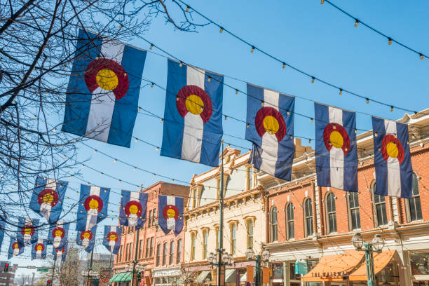 historic larimer square downtown denver colorado usa - colorado flag imagens e fotografias de stock