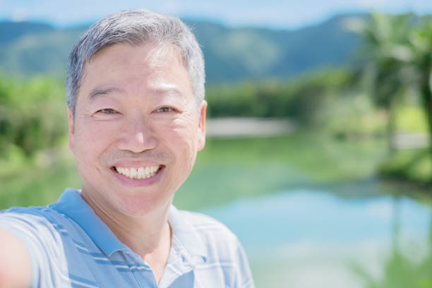 istock old man smile and selfie 652896226