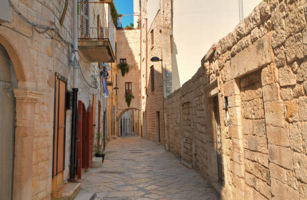 istock Alleyway, Molfetta. Puglia. Italy. 652915144