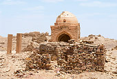 ruine-eines-mausoleums-geb%C3%A4ude-in-d