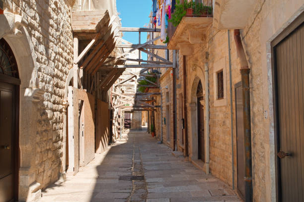 istock Alleyway, Molfetta. Puglia. Italy. 652960636
