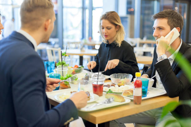 lunch in cafeteria - gourmet enjoyment food freshness imagens e fotografias de stock