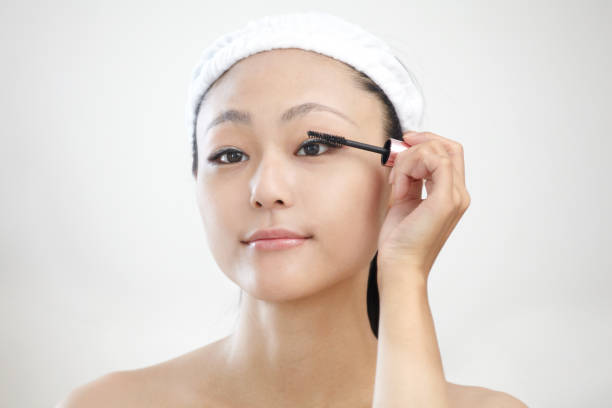 istock Young Japanese girl make up 652980094
