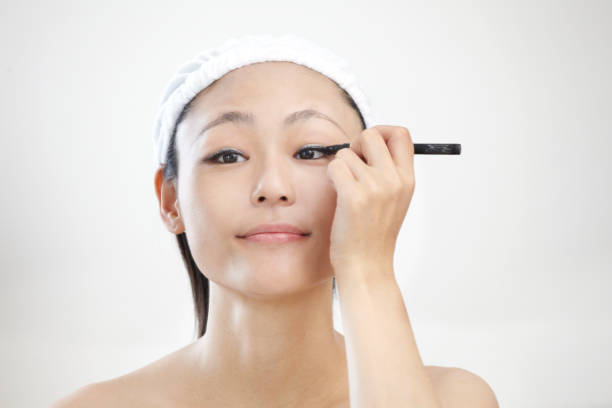 istock Young Japanese girl make up 652980110