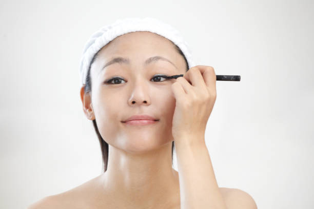istock Young Japanese girl make up 652980128