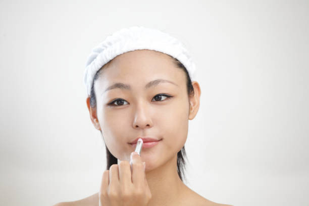 istock Young Japanese girl make up 652980178