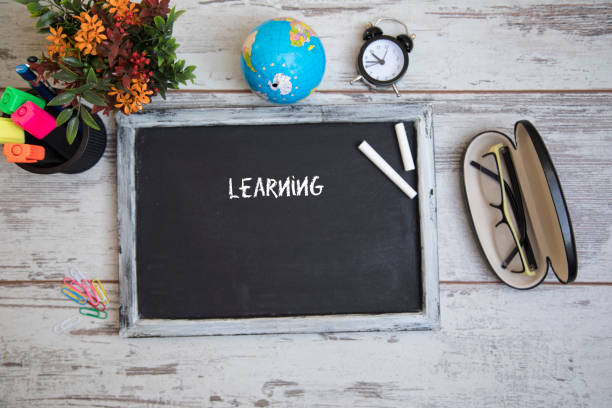 istock Title blog and Business (school) accessories 653004842