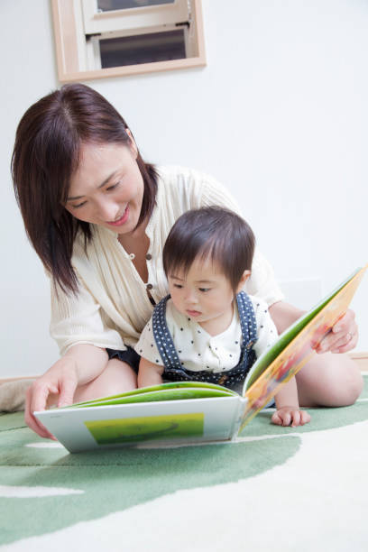 istock MOM and baby to read 653030716