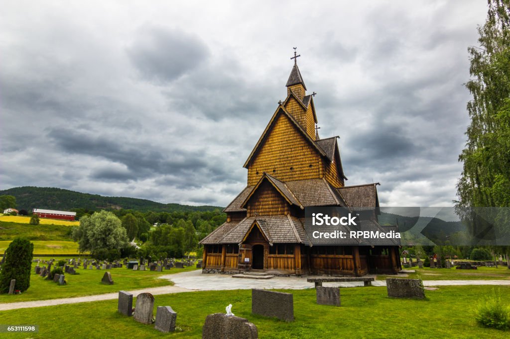 July 18, 2015: Frontal view of the Stave Church of Heddal, Norway - Royalty-free Alto - Descrição Física Foto de stock