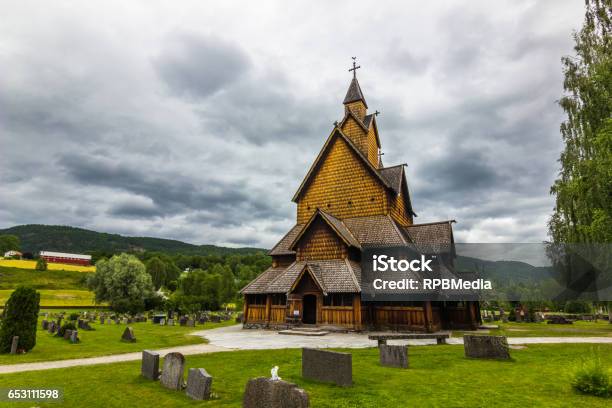 July 18 2015 Frontal View Of The Stave Church Of Heddal Norway - Fotografias de stock e mais imagens de Alto - Descrição Física