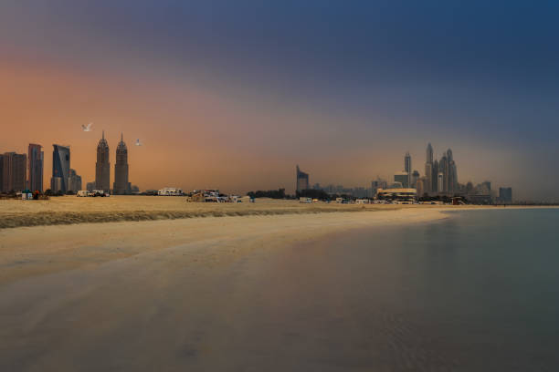 jumeirah-strand von duba - palace hotel stock-fotos und bilder