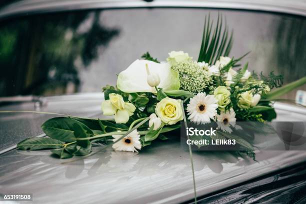 Wedding Car Decoration Stock Photo - Download Image Now - Bouquet, Car,  Decoration - iStock