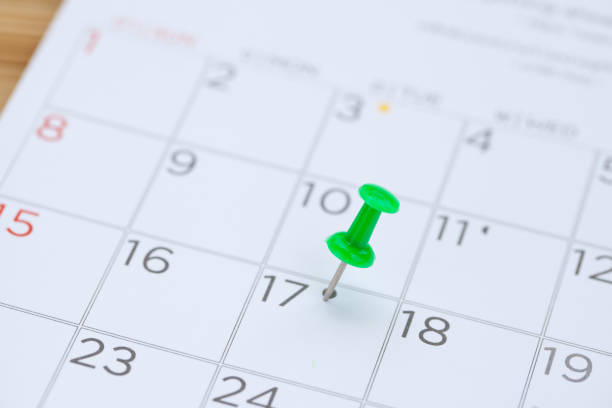 istock green pin on White Calendar Closeup shot 653221704