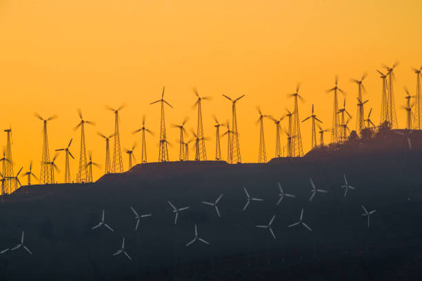 wind turbines - tehachapi imagens e fotografias de stock